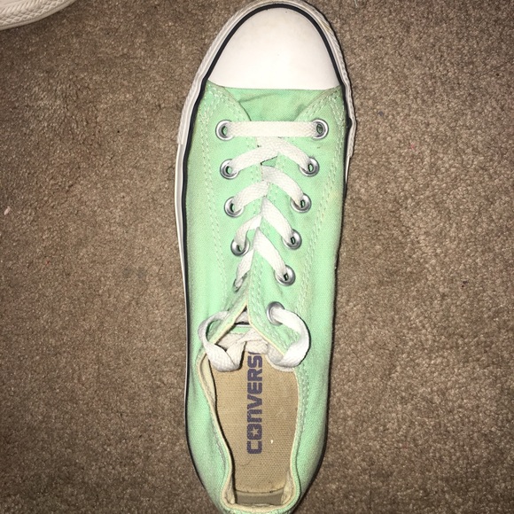 Converses - Picture 2 of 5